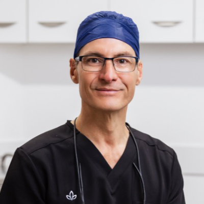 academy-face-and-body-dr-jason-oates-surgeon-portrait academy-face-and-body-dr-jason-oates-surgeon-portrait